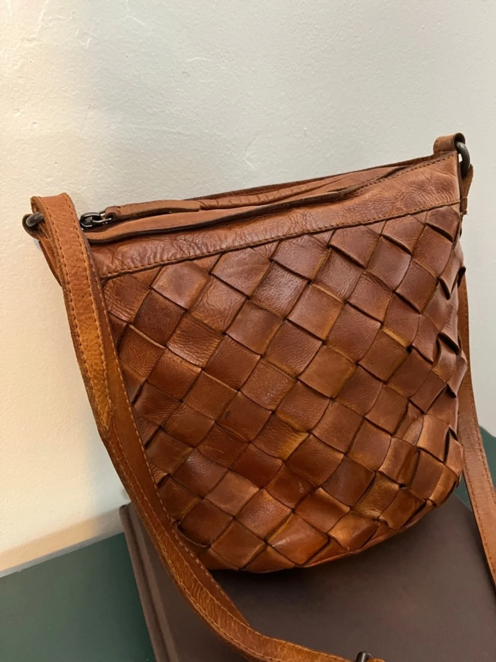 Vilenca Brown Buttery Soft Genuine Leather Basket Weave Crossbody Bag Holland - Picture 4 of 12
